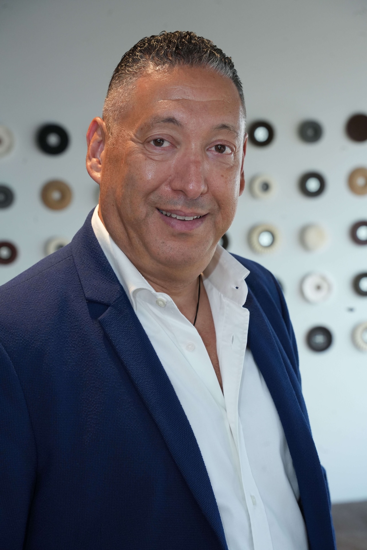 img_eyal_portrait01_1